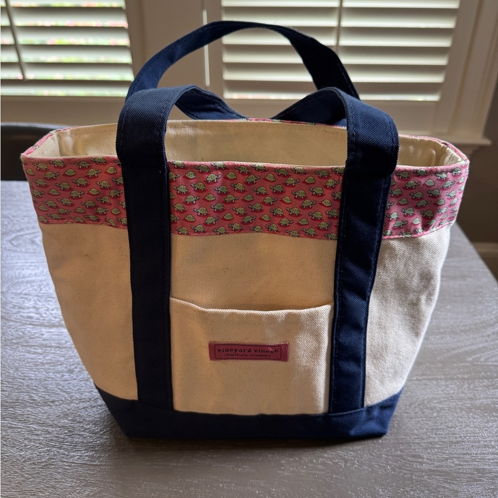 Vintage Vineyard Vines Small Tote, pink and green turtle print, good condition
